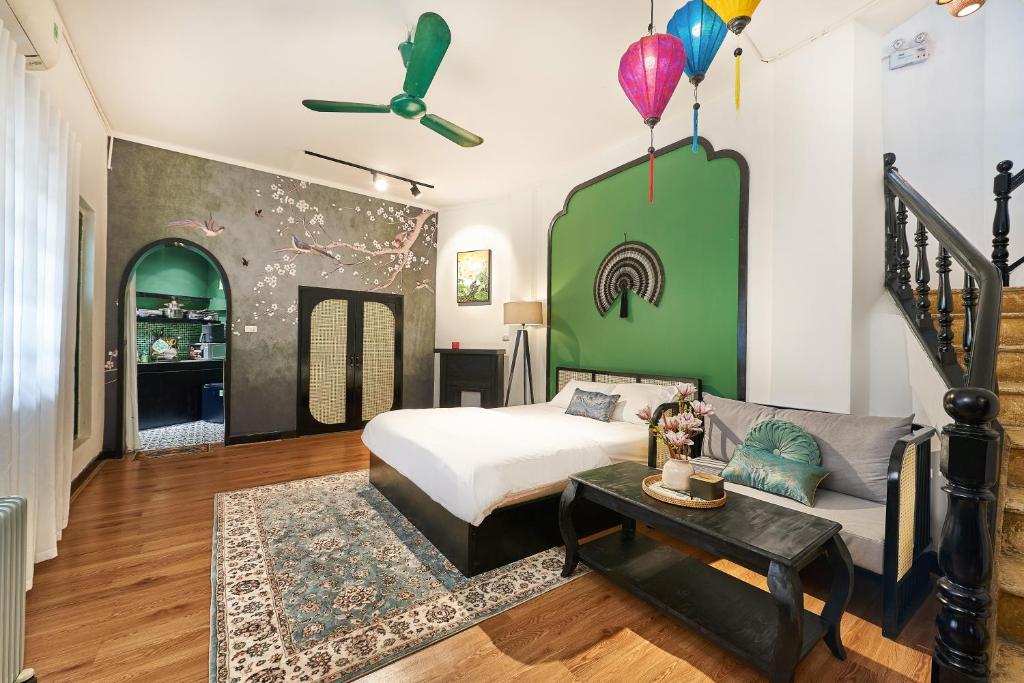 Ancient villa 108m2 duplex next to Hoan Kiem Lake! – Hanoi